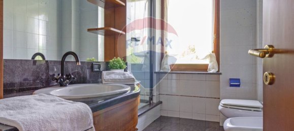 3 bedrooms Villa in Leggiuno, Italy No. 142123 6