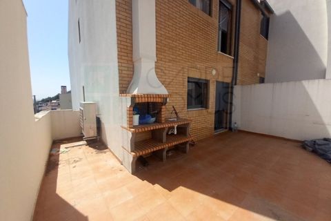 4 bedrooms Duplex in Vila Franca de Xira, Portugal No. 348204