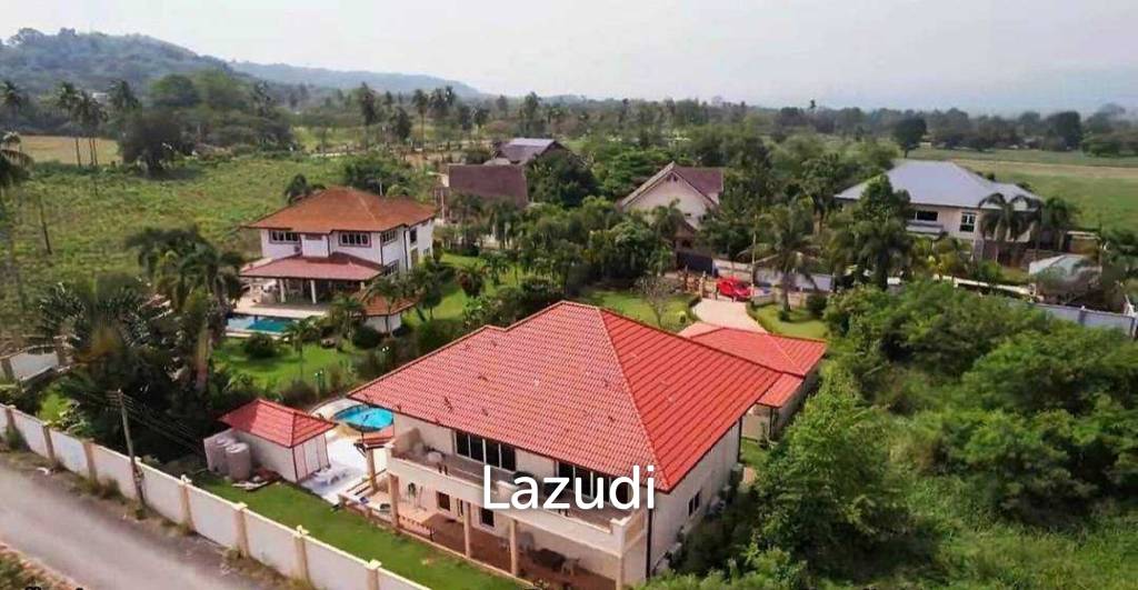 5 bedrooms Cafe / restaurant in Bang Sare, Thailand No. 15587