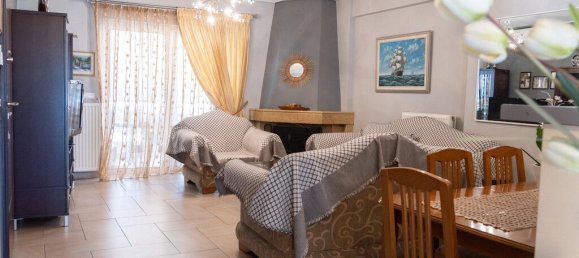 3 Schlafzimmer Wohnung in Agioi Anargyroi, Greece, Nr. 2494 4