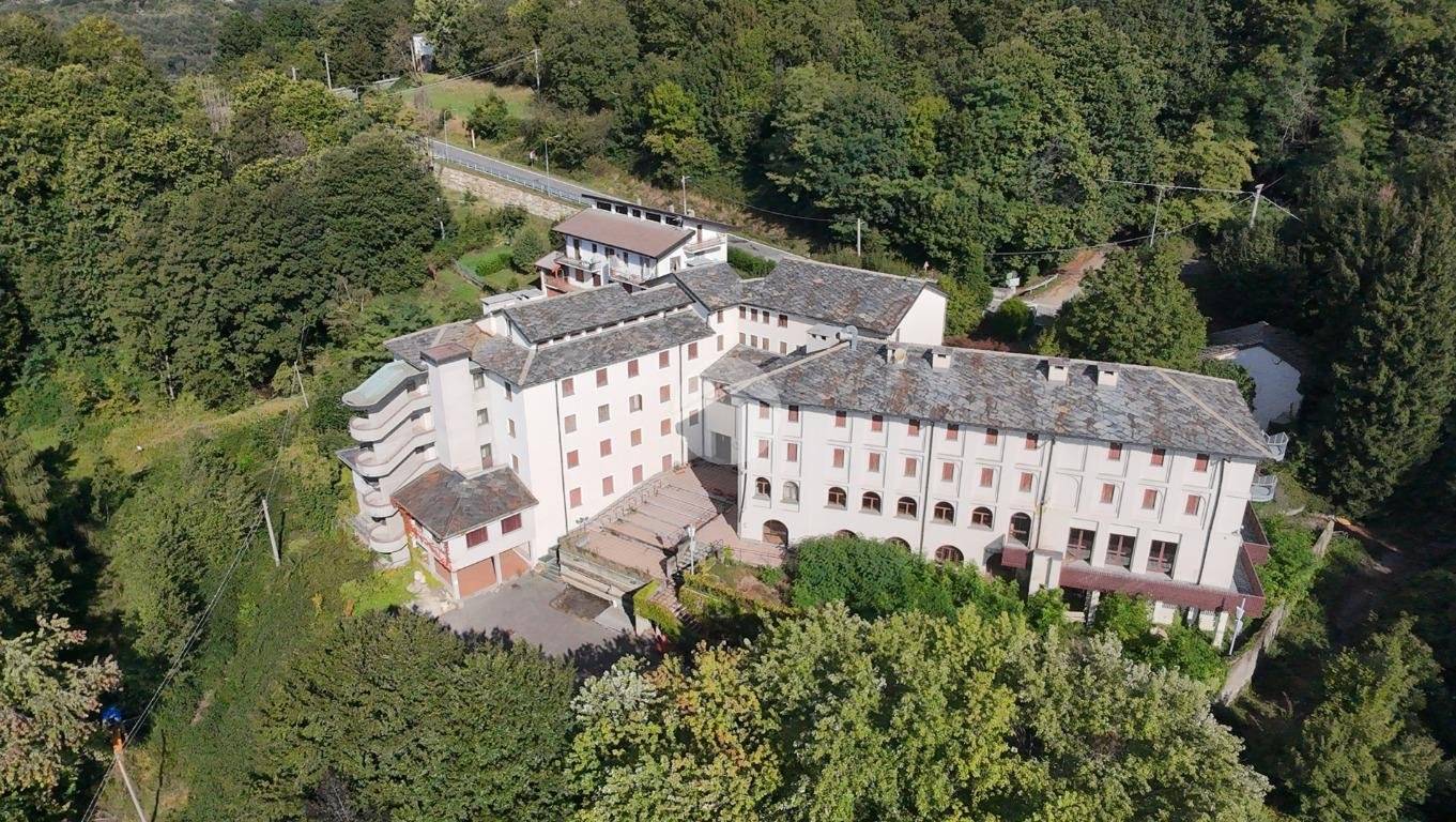 Коммерческая недвижимость 5000м² в Кастельнуово Нигра, Италия № 331433