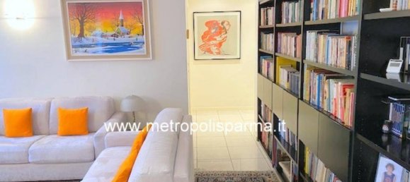 3 bedrooms Apartment in Parma, Italy No. 212942 4