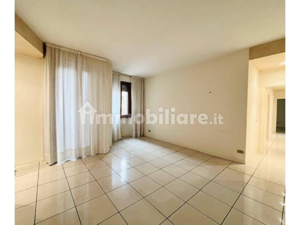 3 bedrooms Apartment in Parma, Italy No. 212942