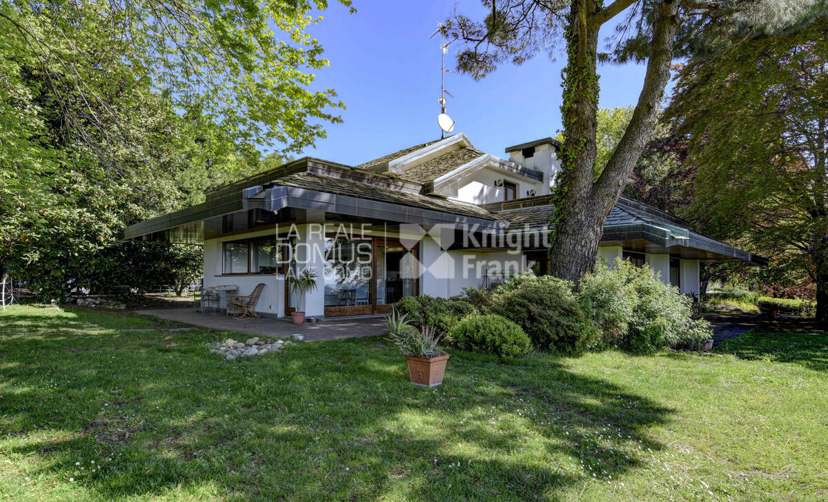 7 bedrooms Villa in San Fermo della Battaglia, Italy No. 56611