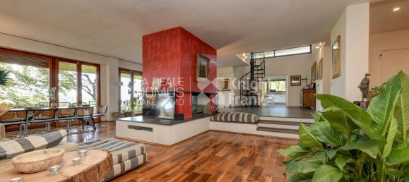 7 bedrooms Villa in San Fermo della Battaglia, Italy No. 56611 2