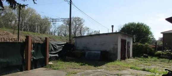 Вилла с 3 комнатами в Кастеллетто ди Брандуццо, Италия № 112318 3