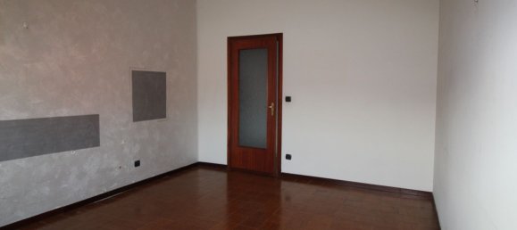 4 rooms Apartment in Alba, Italy No. 191658 2