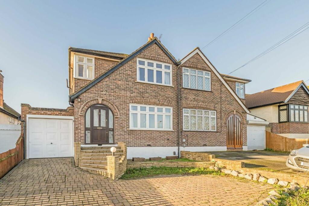 3 bedrooms House in Surbiton, United Kingdom No. 10229