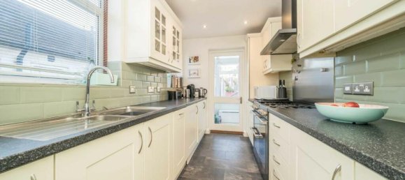 3 bedrooms House in Surbiton, United Kingdom No. 10229 3