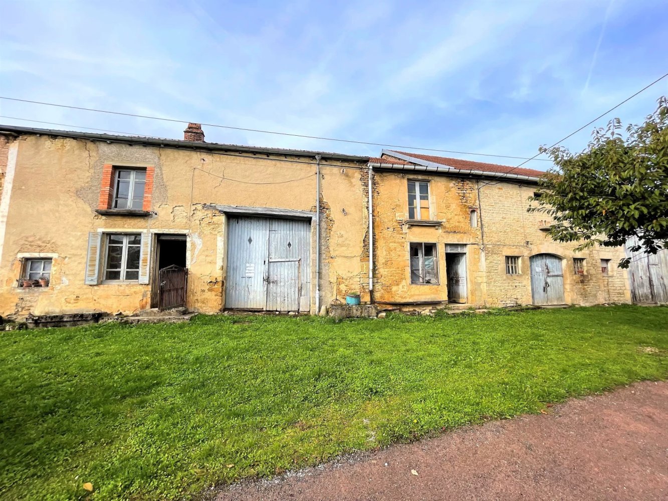 Casa de 3 dormitorios en Chauffourt, France No. 93669