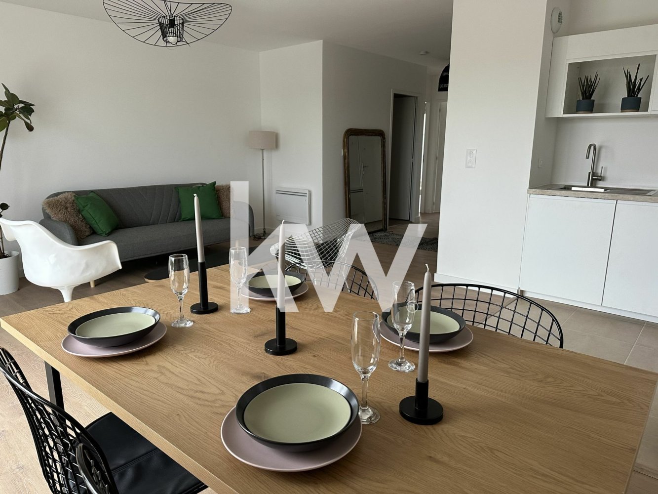 Квартира с 3 спальнями в Безан, Франция № 225478