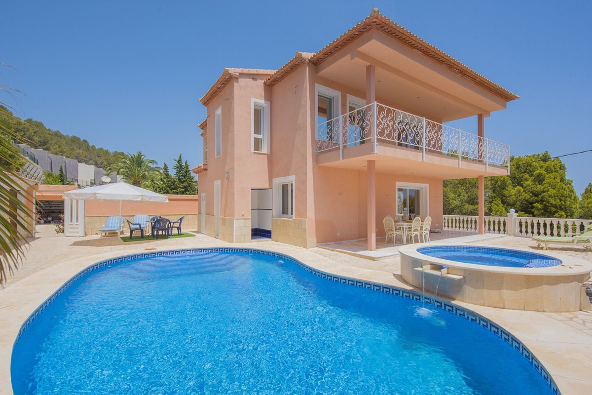 3 bedrooms Villa in Calpe, Spain No. 135940