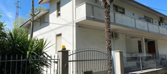 8-salle Maison à Chieti, Italy No. 168897 10