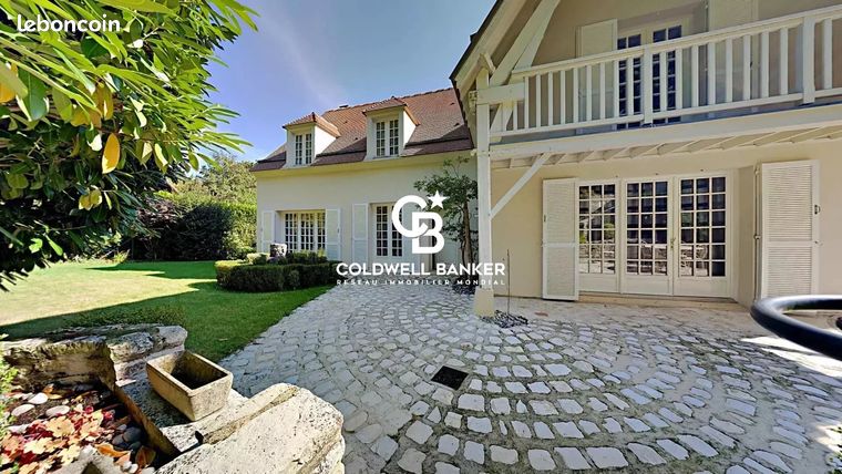 5 bedrooms House in Eure, France No. 353751