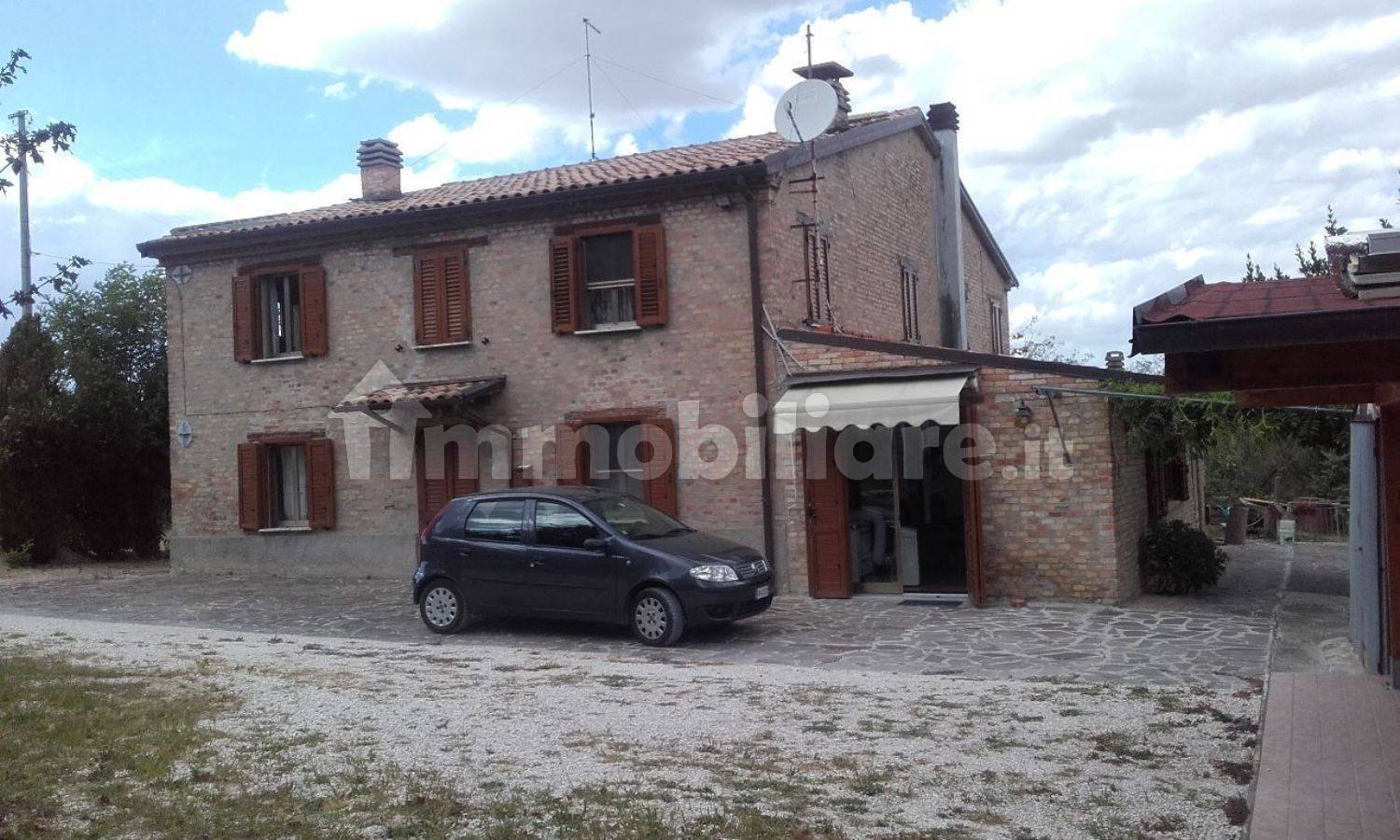 5 rooms Villa in Urbino, Italy No. 131478