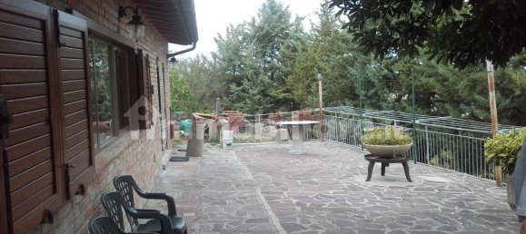 5 rooms Villa in Urbino, Italy No. 131478 2