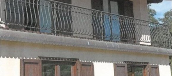 5 rooms House in Centro Valle Intelvi, Italy No. 281514 3