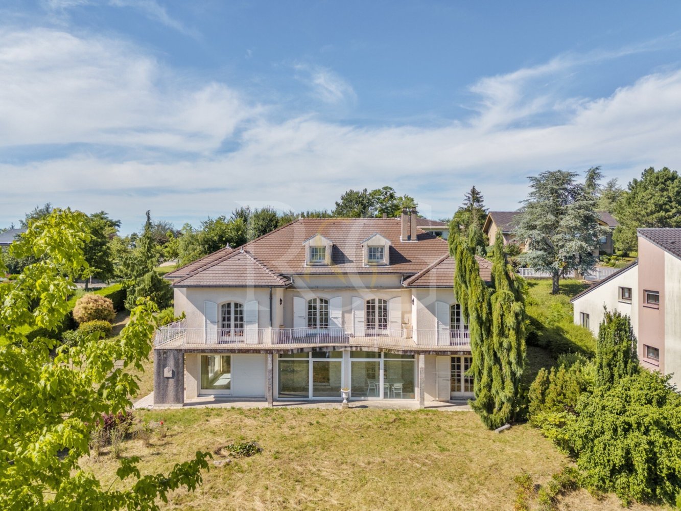 Вилла с 5 спальнями в Сен-Жульен-ле-Мец, Франция № 59819