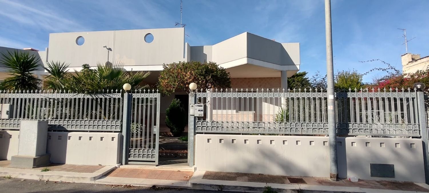 7غرفة فيلا في Bari, Italy رقم 41129