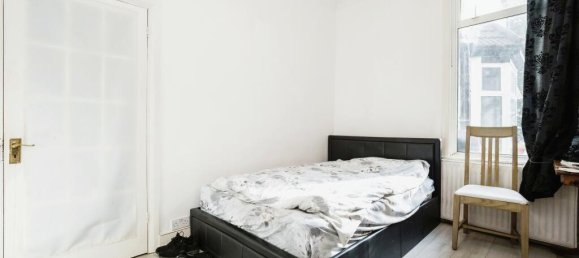 3 bedrooms House in London, United Kingdom No. 11401 14