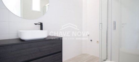3 bedrooms Apartment in Porto, Portugal No. 53424 10