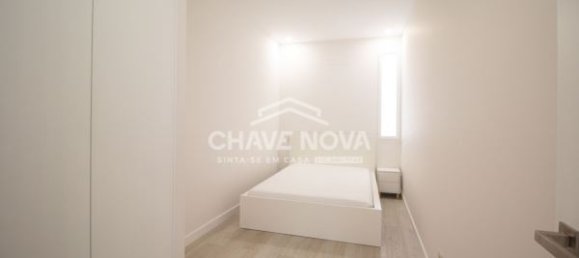 3 bedrooms Apartment in Porto, Portugal No. 53424 11