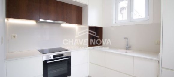 3 bedrooms Apartment in Porto, Portugal No. 53424 3
