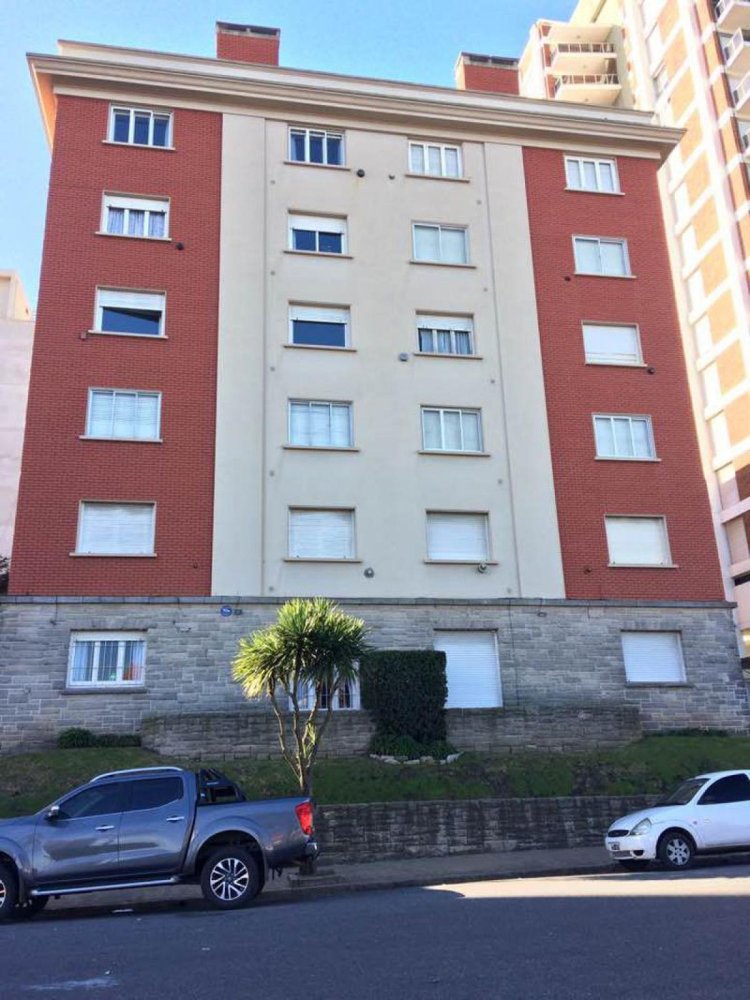 Apartamento de 2 dormitorios en Mar del Plata, Argentina No. 82829