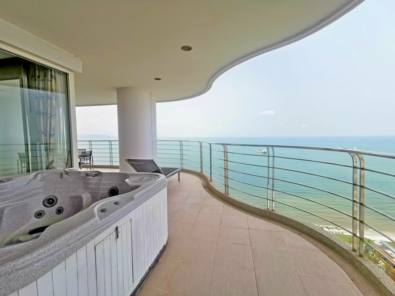 3 bedrooms Condo in Pattaya, Thailand No. 279