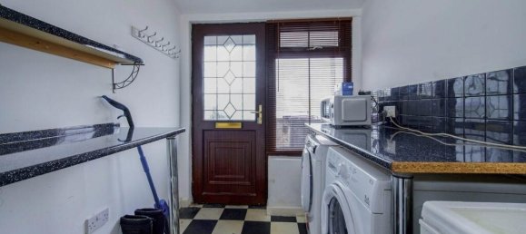 2 bedrooms House in Pontypool, United Kingdom No. 2087 6