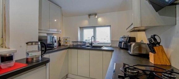 2 bedrooms House in Pontypool, United Kingdom No. 2087 5
