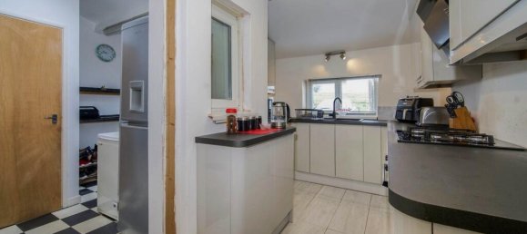 2 bedrooms House in Pontypool, United Kingdom No. 2087 4