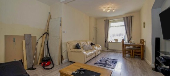 2 bedrooms House in Pontypool, United Kingdom No. 2087 2