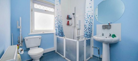 2 bedrooms House in Pontypool, United Kingdom No. 2087 9