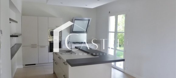 5 bedrooms Villa in Orgeval, France No. 299067 2