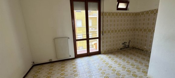 3 bedrooms Apartment in Piacenza, Italy No. 313056 5