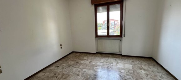 3 bedrooms Apartment in Piacenza, Italy No. 313056 8