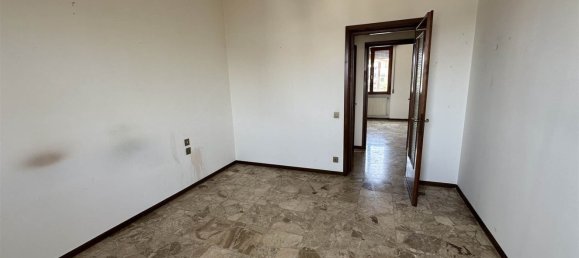 3 bedrooms Apartment in Piacenza, Italy No. 313056 11