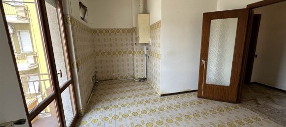 3 bedrooms Apartment in Piacenza, Italy No. 313056 4