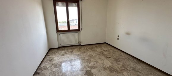 3 bedrooms Apartment in Piacenza, Italy No. 313056 10