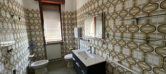 3 bedrooms Apartment in Piacenza, Italy No. 313056 6