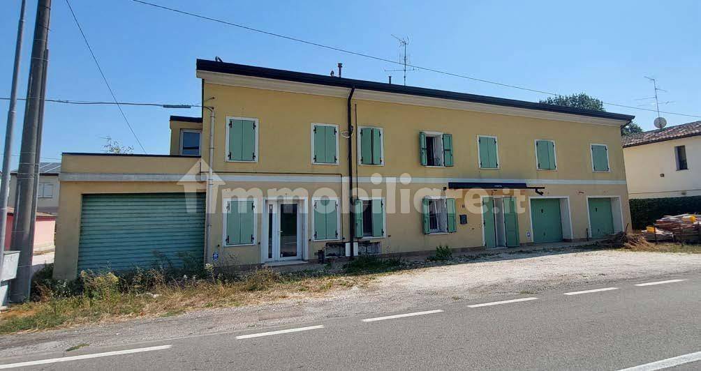 5 rooms Apartment in Concordia sulla Secchia, Italy No. 193947