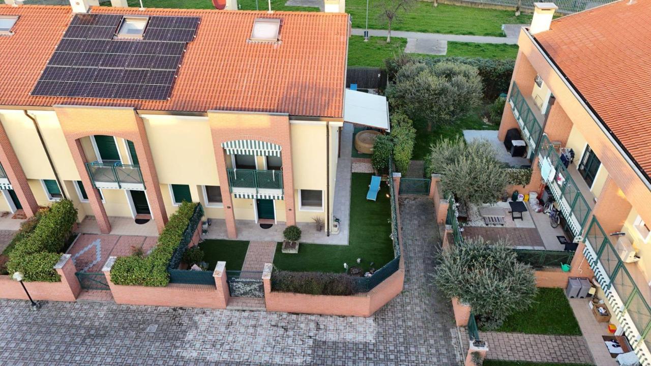 Вилла с 6 комнатами в Верона, Италия № 37259