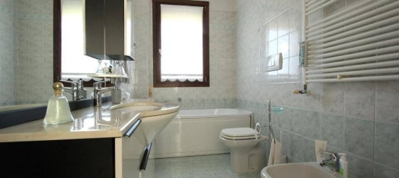 Вилла с 6 комнатами в Верона, Италия № 37259 23