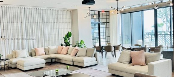 1 chambre propriété commerciale à vendre à Miami, Miami-Dade, Florida, USA № 615810 2