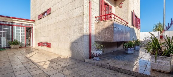 3 bedrooms House in Matosinhos, Portugal No. 187750 2