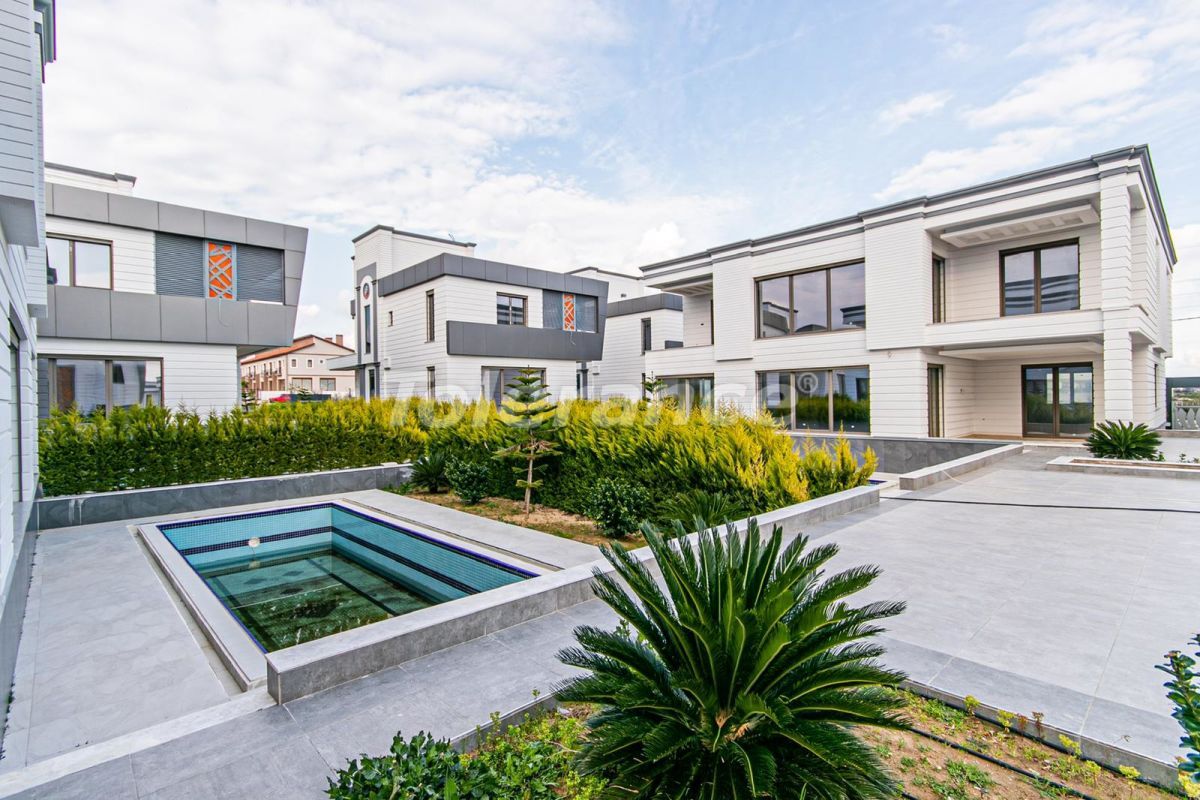 Вилла 3+1 в Лара, Турция № 128