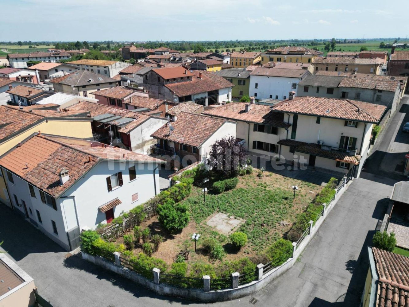 Villa de 2 dormitorios en Comezzano Cizzago, Italy No. 377054