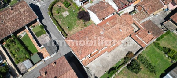 Villa de 2 dormitorios en Comezzano Cizzago, Italy No. 377054 3