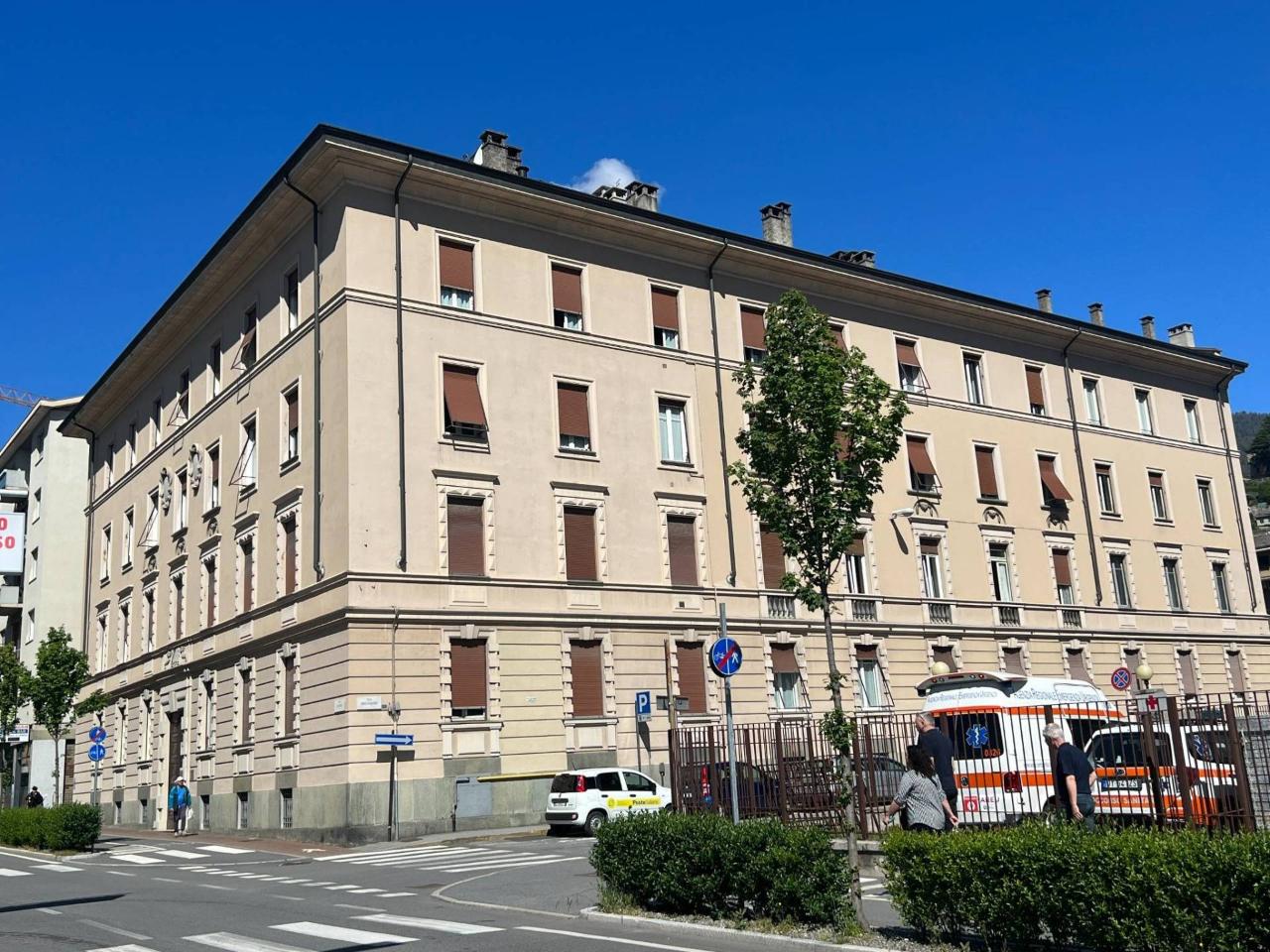 5 rooms Apartment in Sondrio, Italy No. 82834